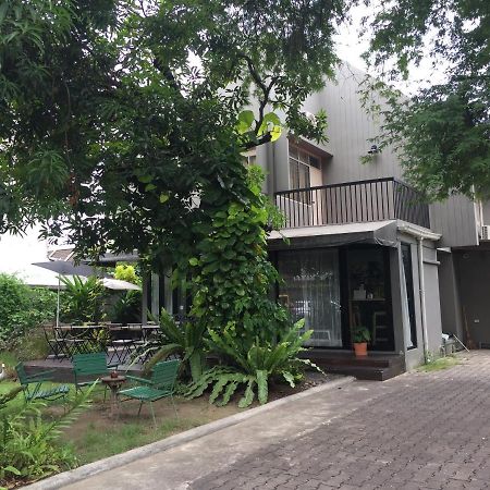 Baan Ongkharak Bed & Breakfast (Adults Only) Bangkok Exterior photo