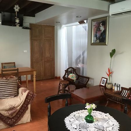 Baan Ongkharak Bed & Breakfast (Adults Only) Bangkok Exterior photo